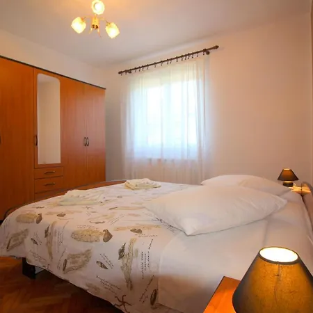 Fero With Beautiful Garden * Πόρετς