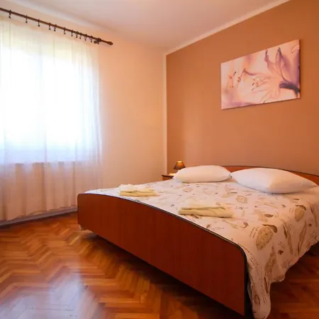 Apartment Fero With Beautiful Garden Porec