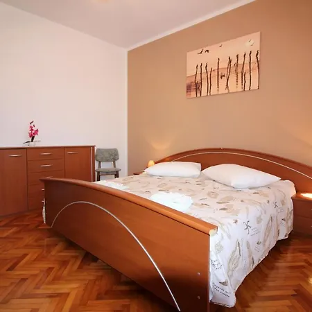 Fero With Beautiful Garden Apartment *