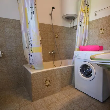 Fero With Beautiful Garden Apartment Porec