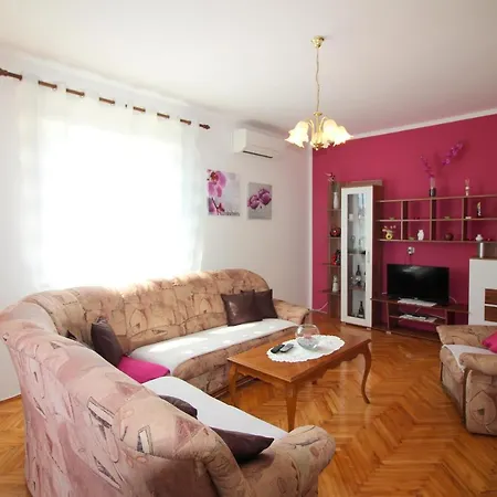 Apartment Fero With Beautiful Garden Porec