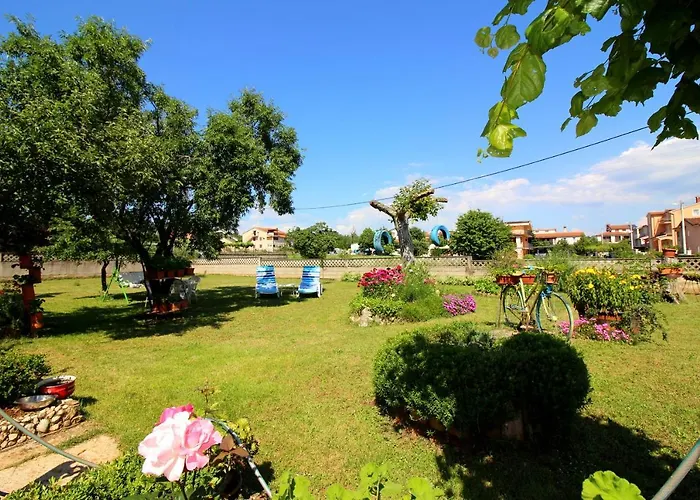 Fero With Beautiful Garden Lejlighed Poreč