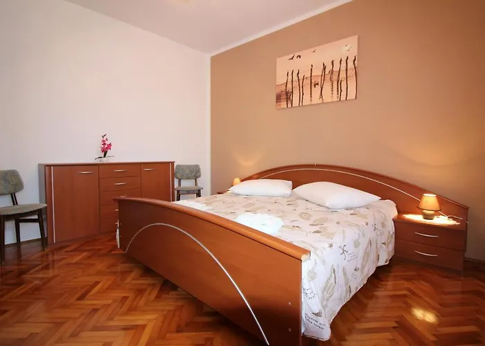 Fero With Beautiful Garden Apartamento *