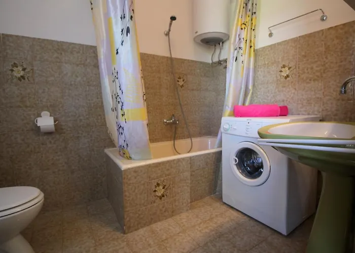 Fero With Beautiful Garden Apartament Poreč